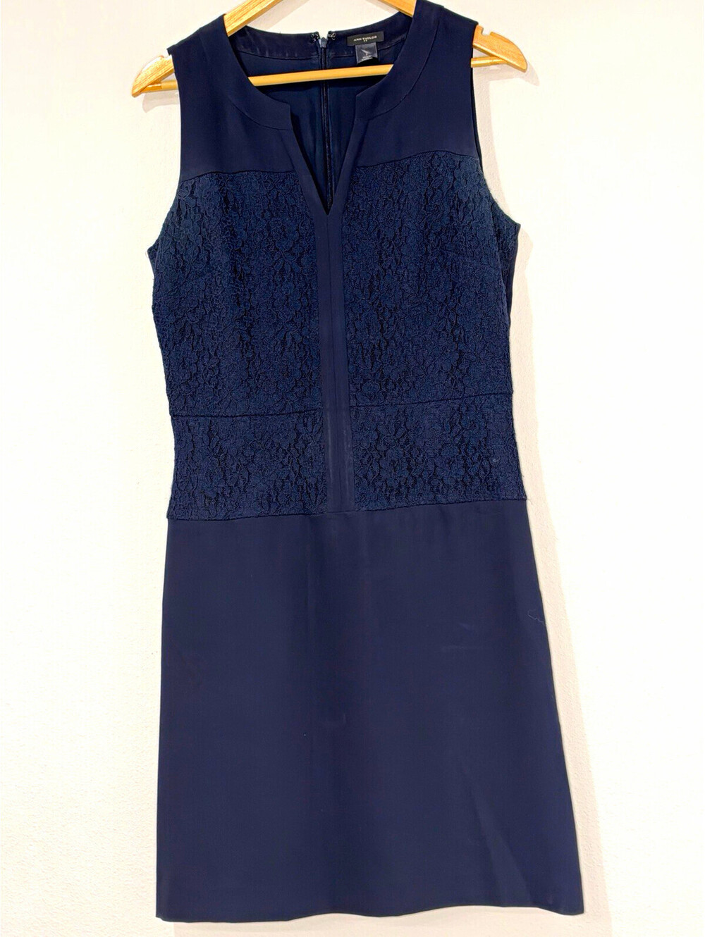 Ann Taylor Navy Blue Floral Lace split V-neckline  women Size 8 cocktail career